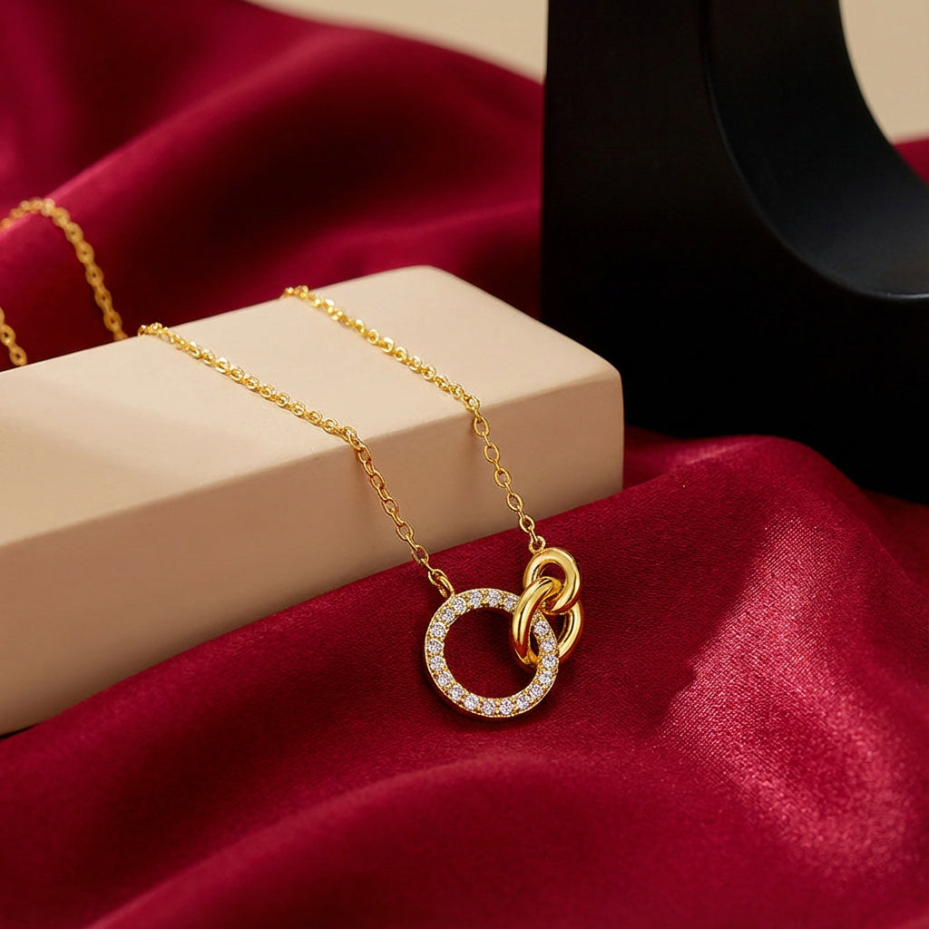 Minimal Diamond Pendant Necklace
