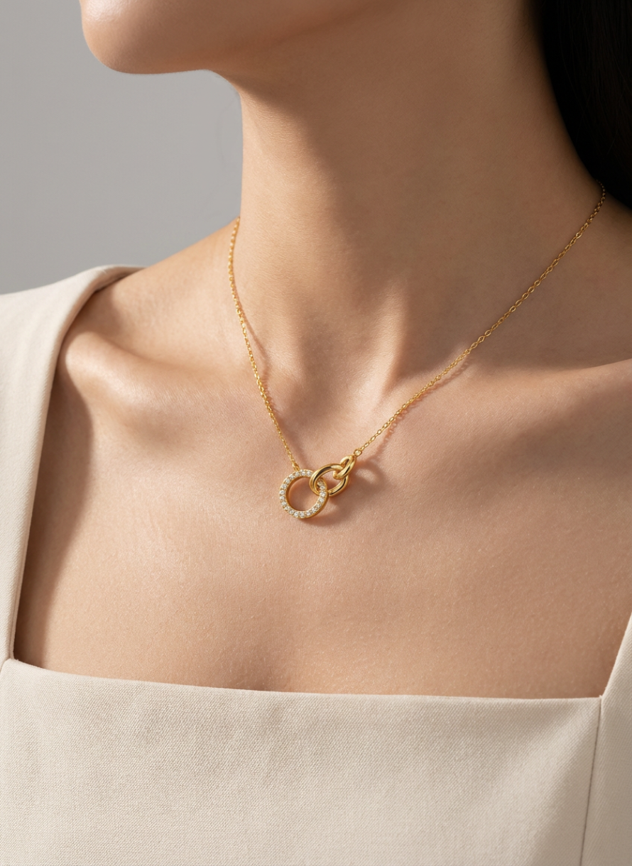 Minimal Diamond Pendant Necklace